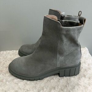 NEW Blondo Prestly gray Suede Waterproof Leather Chunky Ankle Bootie‎